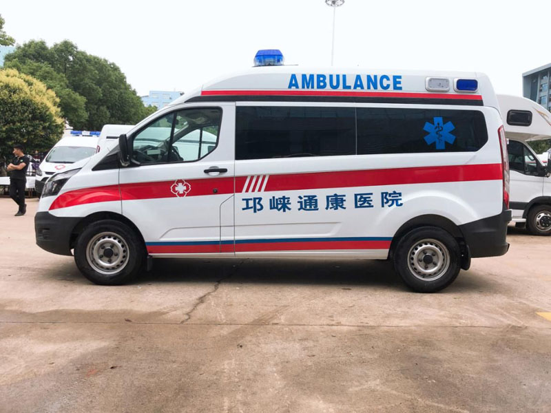 福特V362中軸中頂負(fù)壓監(jiān)護(hù)型救護(hù)車（長排警燈）